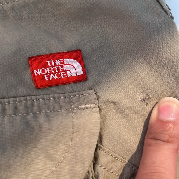 The North Face Shorts Womens 4 Long Khaki Tan Bermuda Casual Outdoor Hike READ - Picture 6 of 8